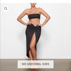 Skims swim sarong skirt in Onyx. Size small. New with tags. Never worn